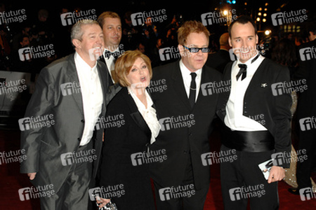Louis Walsh, Sharon Osbourne, Elton John mit Freund David Furnish