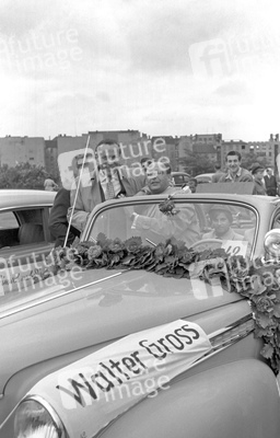 Wolfgang Lukschy, Walter Gross