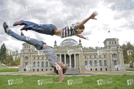 Eike von Stuckenbrok, Dennis