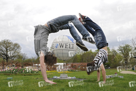 Eike von Stuckenbrok, Dennis