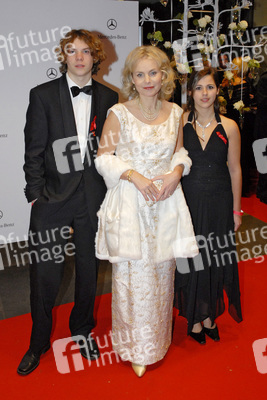 Kirsten Harms mit Sohn Julian und dessen Freundin Lisa