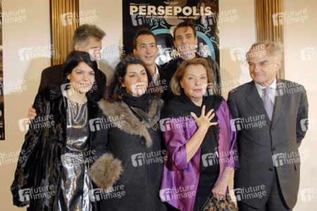 Jasmin Tabatabai, Stephan Hutter, Regisseurin und Autorin Marjane Satrapi, Cutter Stéphane Roche, Nadja Tiller, Produzent Marc-Antoine Robert, Französischer Botschafter Bernard de Montferrand