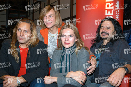 Uwe Hassbecker, Ritchie Barton, Anna Loos, Jacki Reznicek