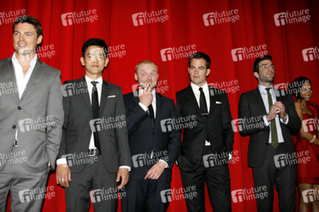 Karl Urban, John Cho, Simon Pegg, Chris Pine, Zachary Quinto, Zoe Saldana