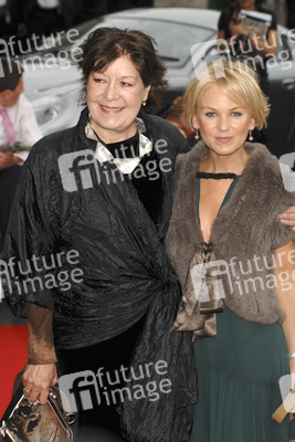 Roberta Taylor, Lisa Maxwell