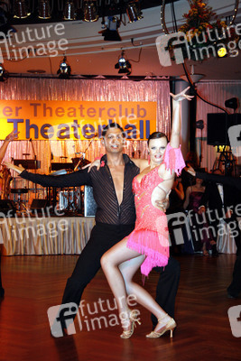 Tanzformation''Allround Dance Company' von Ariane Schiessler