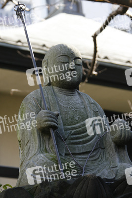Buddha auf Friedhof am Shojuin Tempel