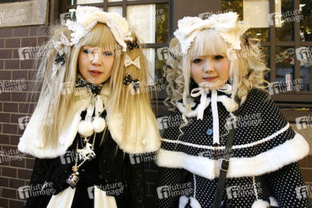 Cosplay Girls am Bahnhof Harajuku