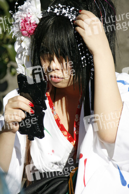 Cosplay Girls auf der Brücke am Bahnhof Harajuku