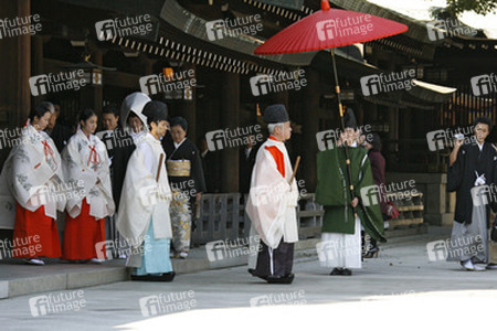 Shinto Hochzeitsgesellschaft am Meiji-Schrein