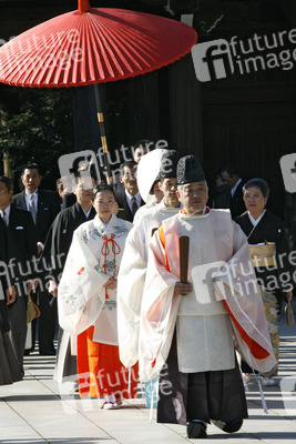 Shinto Hochzeitsgesellschaft am Meiji-Schrein