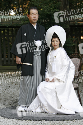 Shinto Hochzeitspaar am Meiji-Schrein