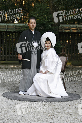 Shinto Hochzeitspaar am Meiji-Schrein