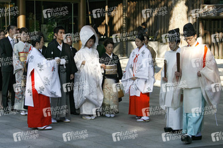 Shinto Hochzeitsgesellschaft am Meiji-Schrein