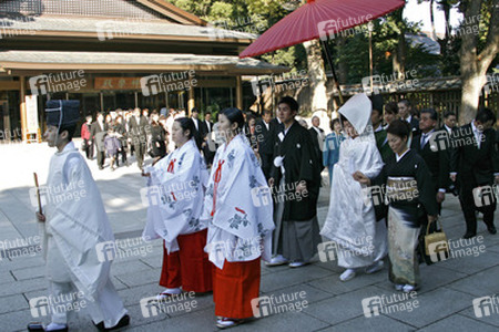 Shinto Hochzeitsgesellschaft am Meiji-Schrein