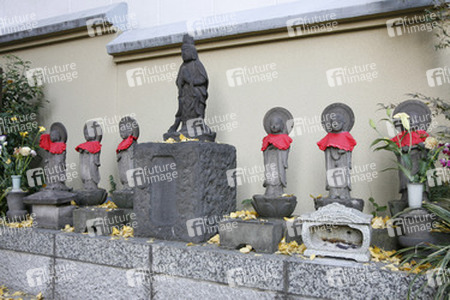 Satuen an Tempel in Sibuya