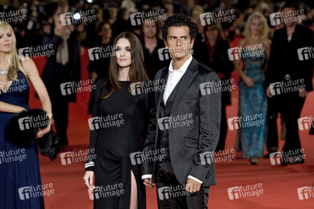 Paz Vega mit Begleitung