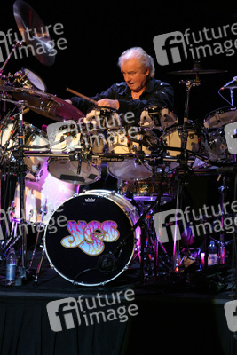 Alan White (Yes, White)