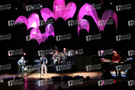 Steve Howe, Benoit David, Chris Squire, Alan White, Oliver Wakeman (Yes)