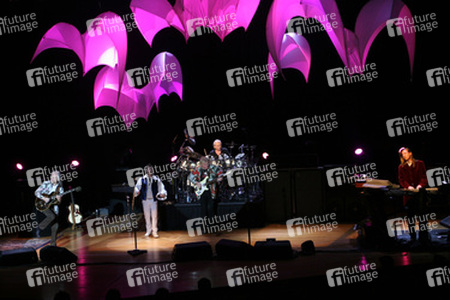 Steve Howe, Benoit David, Chris Squire, Alan White, Oliver Wakeman (Yes)