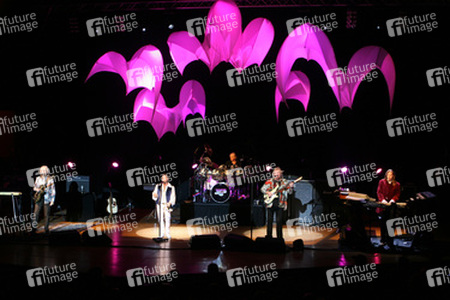 Steve Howe, Benoit David, Alan White, Chris Squire, Oliver Wakeman (Yes)