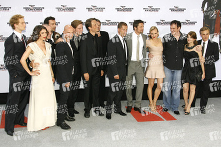 Alexander Fehling, Jana Pallaske, Martin Wuttke, Gedeon Burkhard, Christian Berkel, Daniel Brühl, August Diehl, Sylvester Groth, Til Schweiger, Brad Pitt, Diane Kruger, Quentin Tarantino, Mélanie Laurent, Christoph Waltz