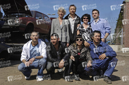 Fahri Oguen Yardim, Volkan Oezcan, Denis Moschitto, Reyhan Sahin und Oezguer Yildirim mit Regisseur Klaus Maeck und der Filmfoederung