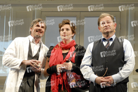 Daniel Morgenroth (Henry Higgins), Franziska Forster (Eliza Doolittle), Anton Rattinger (Colonel Pickering)