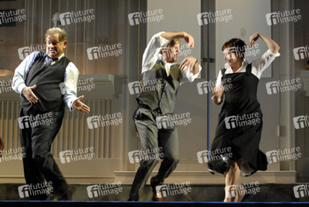 Anton Rattinger (Colonel Pickering), Franziska Forster (Eliza Doolittle), Daniel Morgenroth (Henry Higgins)