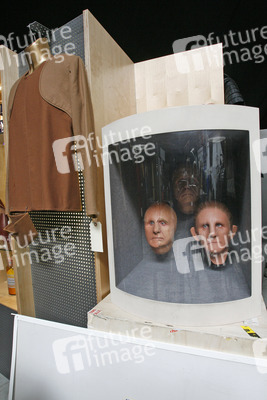 Uniform und Masken von Odo, dem Sicherheitschef auf Deep Space Nine