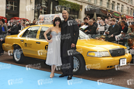 Carla Gugino, Dwayne Johnson