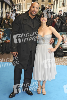 Dwayne Johnson, Carla Gugino