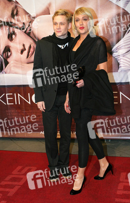 Matthias Schweighöfer, Alwara Höfels