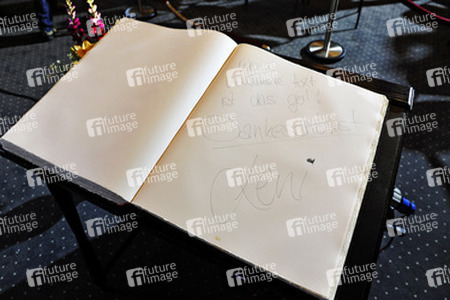 Lenas Eintrag im Goldenen Buch der Stadt Hannover