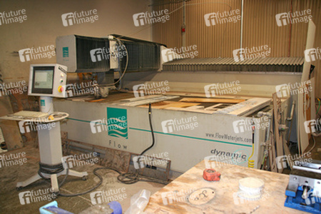 Flow-Jet Metallschneidemachine