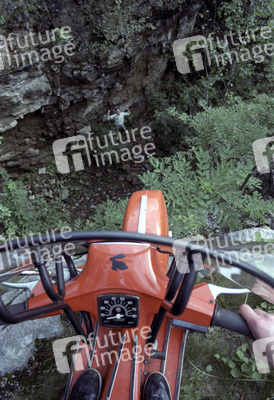 Vespa Roller im Steinbruch