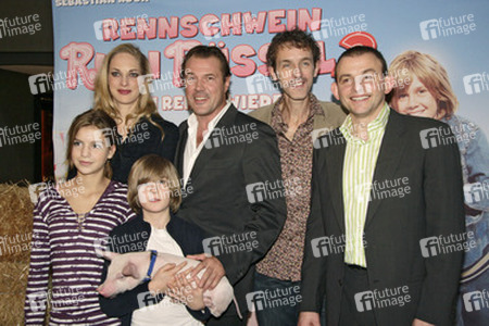 Sophie von Kessel, Sebastian Koch, Andreas Schmidt, Dominique Horwitz, Sina Richardt, Maurice Teichert