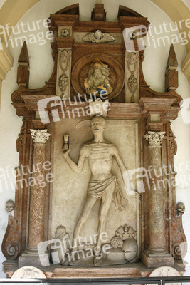 Grab in den Gruftarkaden