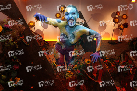 Universum in Rüstung / Armored Universe