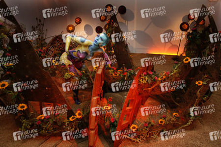 Universum in Rüstung / Armored Universe