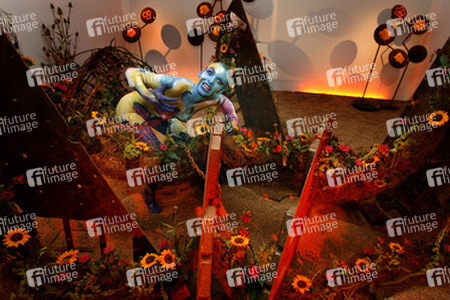 Universum in Rüstung / Armored Universe