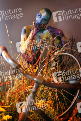 Universum in Rüstung / Armored Universe