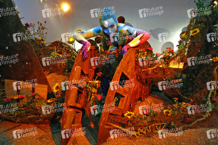 Universum in Rüstung / Armored Universe