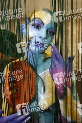 Universum in Rüstung / Armored Universe