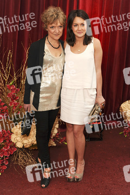 Lacey Turner mit Begleitung