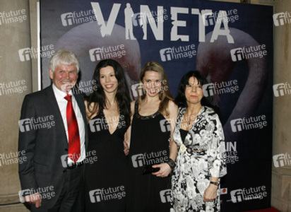 Franziska Stünkel mit Vater Werner, Schwester Regine und Mutter Heike