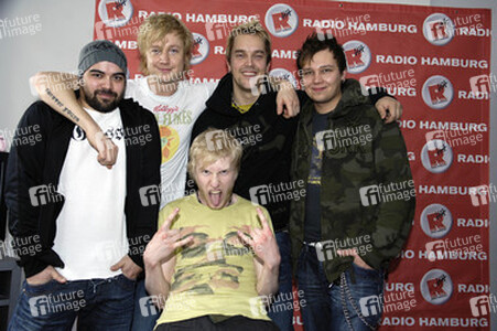 Raul Ruutu, Samu Haber, Jukka Backlund, Janne Kärkkäinen, Sami Osala (Sunrise Avenue)