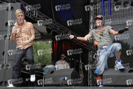 Richie Stringini, Izzy Gallegos