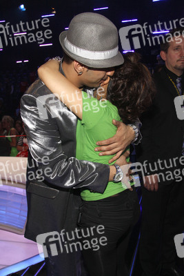 Mehrzad Marashi mit seiner frisch Verlobten Denisse