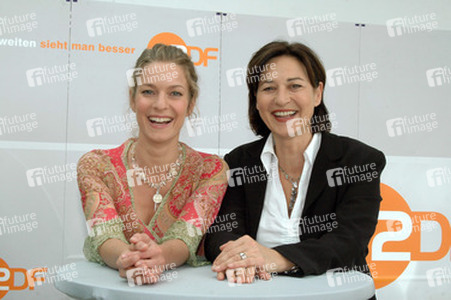 Lisa Martinek, Charlotte Schwab